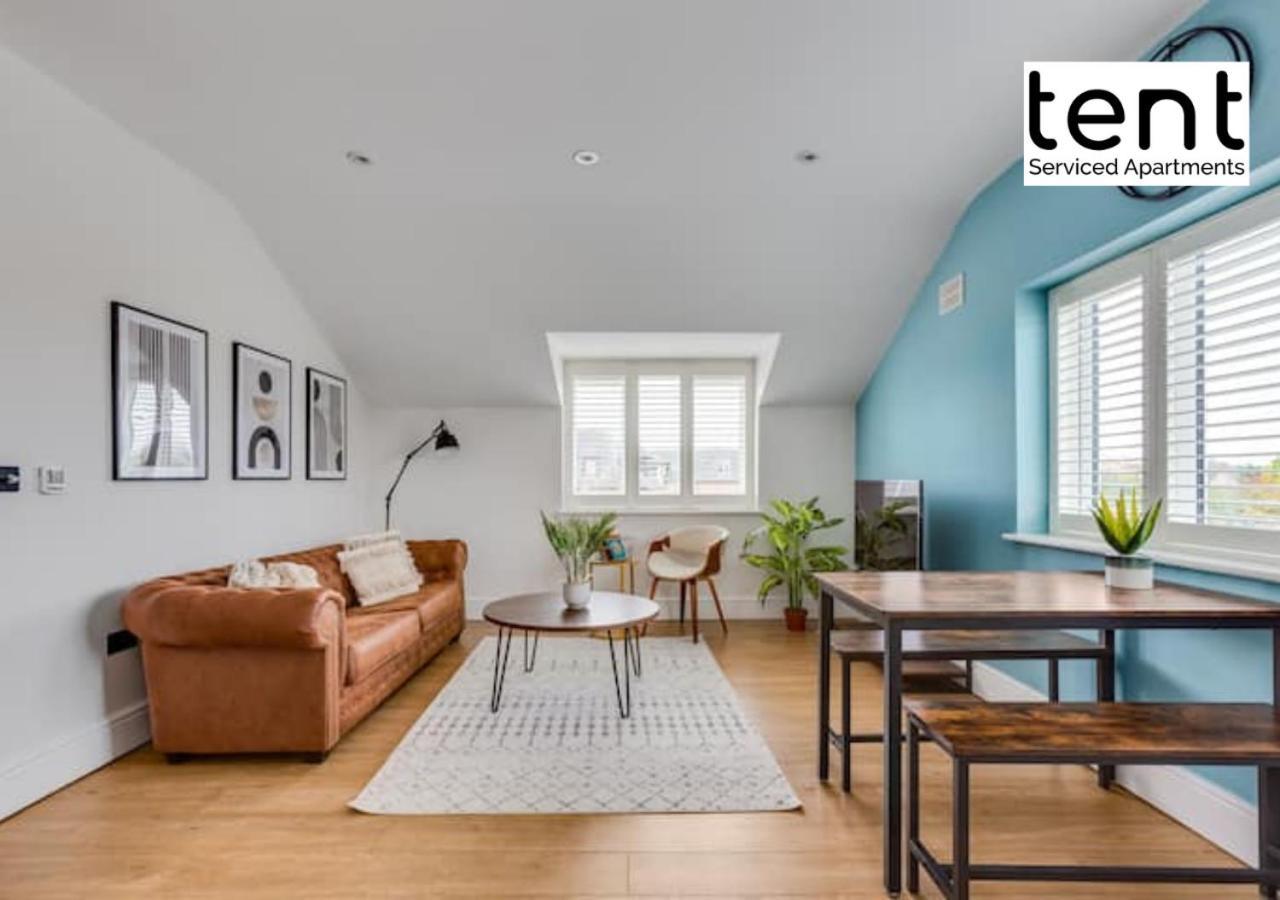 Stylish 1 Bed Apt , Central , Pkg, Perfect For Long Stays Egham Exterior photo