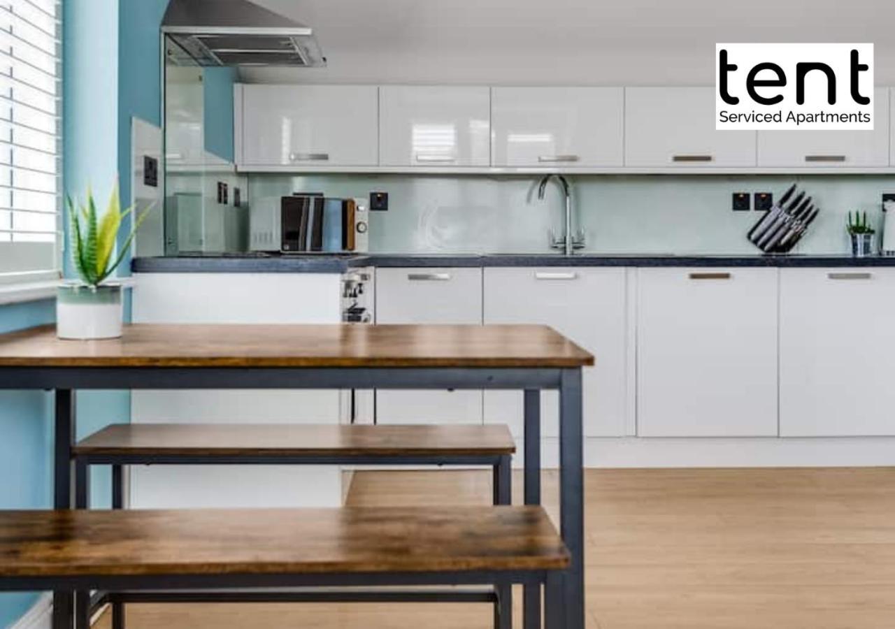 Stylish 1 Bed Apt , Central , Pkg, Perfect For Long Stays Egham Exterior photo