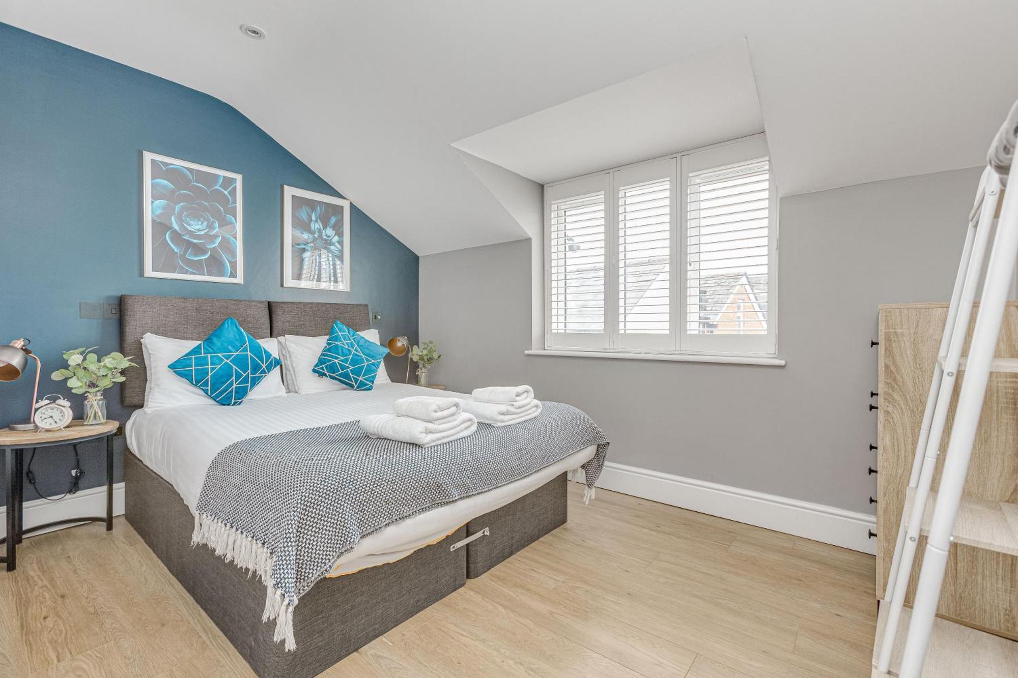 Stylish 1 Bed Apt , Central , Pkg, Perfect For Long Stays Egham Exterior photo